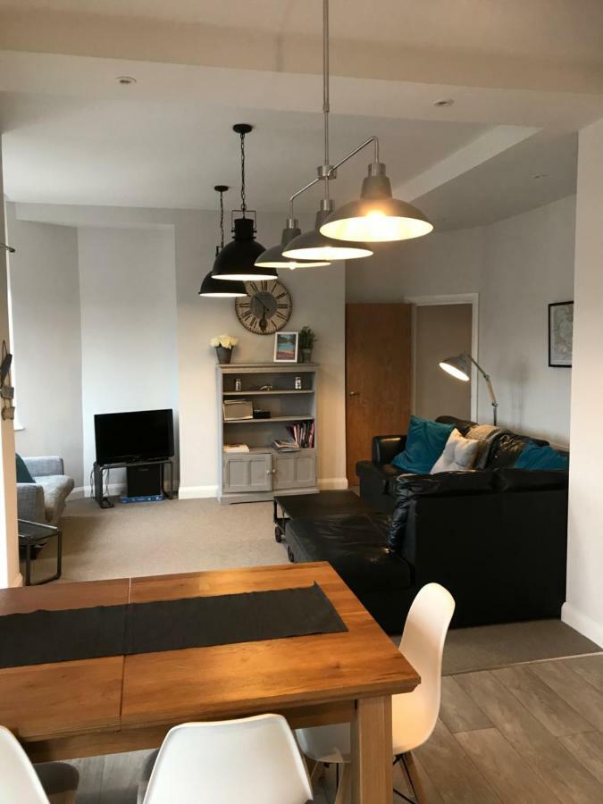 Wight View, Flat 2 Rosslyn House Apartamento Swanage Exterior foto